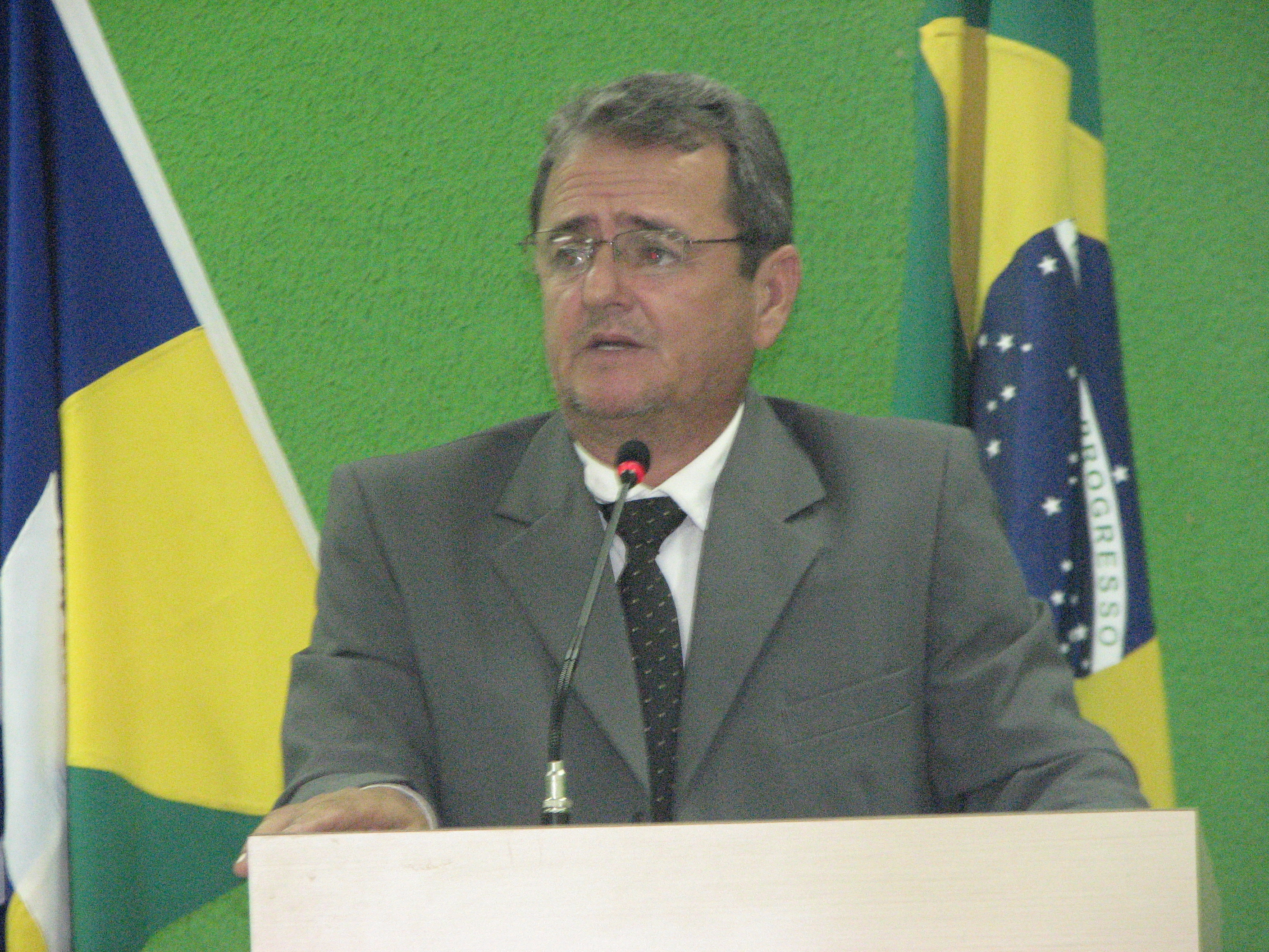 Euzébio Brizon quer parceria para fechamento das fossas em Cacoal 