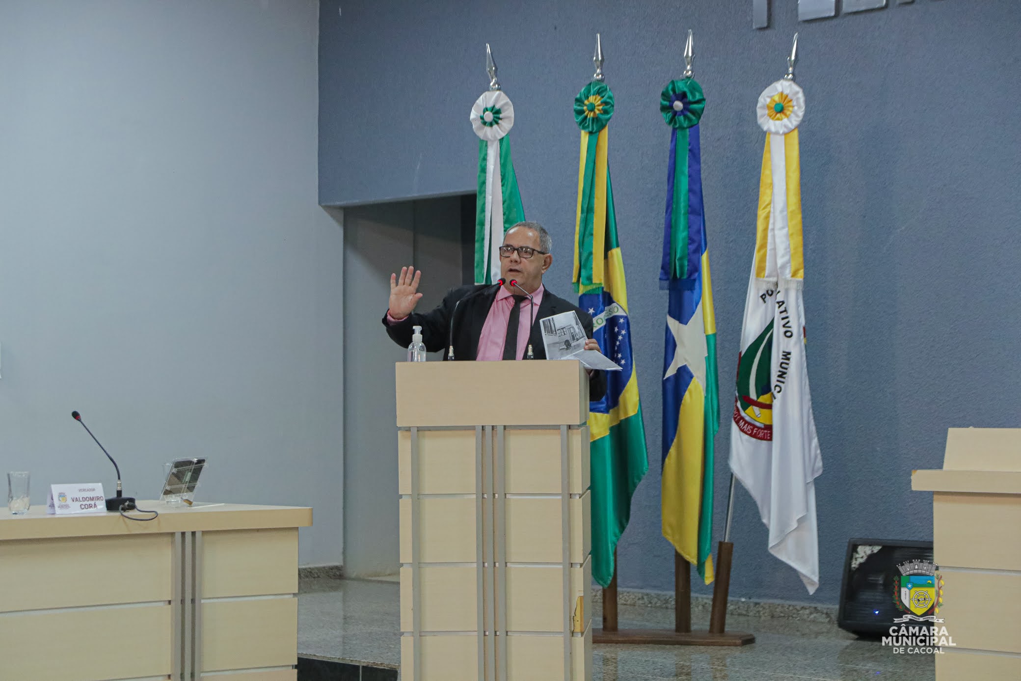"R$ 5 milhões já estão na conta da Prefeitura", afirma Corazinho ao cobrar pagamento do salário dos professores de Cacoal com reajuste de 33,24%